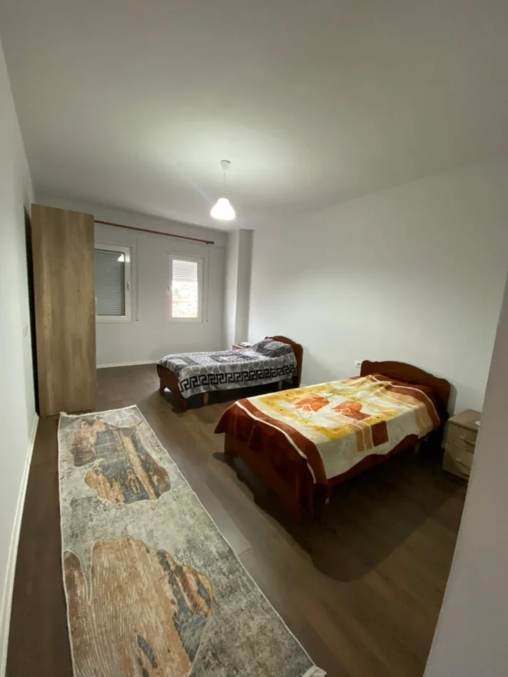 Tirane, jepet me qera apartament 1+1+Ballkon Kati 5, 128 m² 399 € (Koder Kamez prane "Fafa")