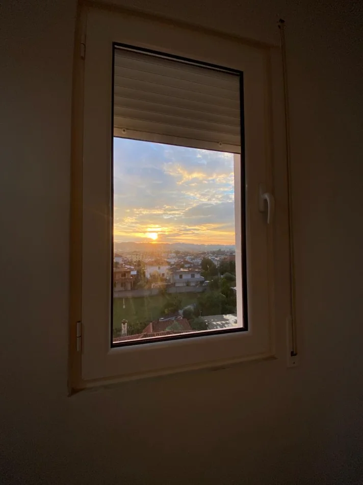 Tirane, jepet me qera apartament 1+1+Ballkon Kati 5, 128 m² 399 € (Koder Kamez prane "Fafa")