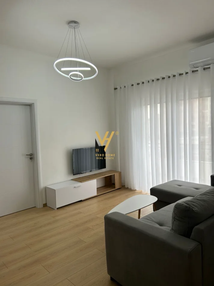 Tirane, jepet me qera apartament 1+1+Ballkon Kati 3, 50 m² 470 € (ALI DEMI)