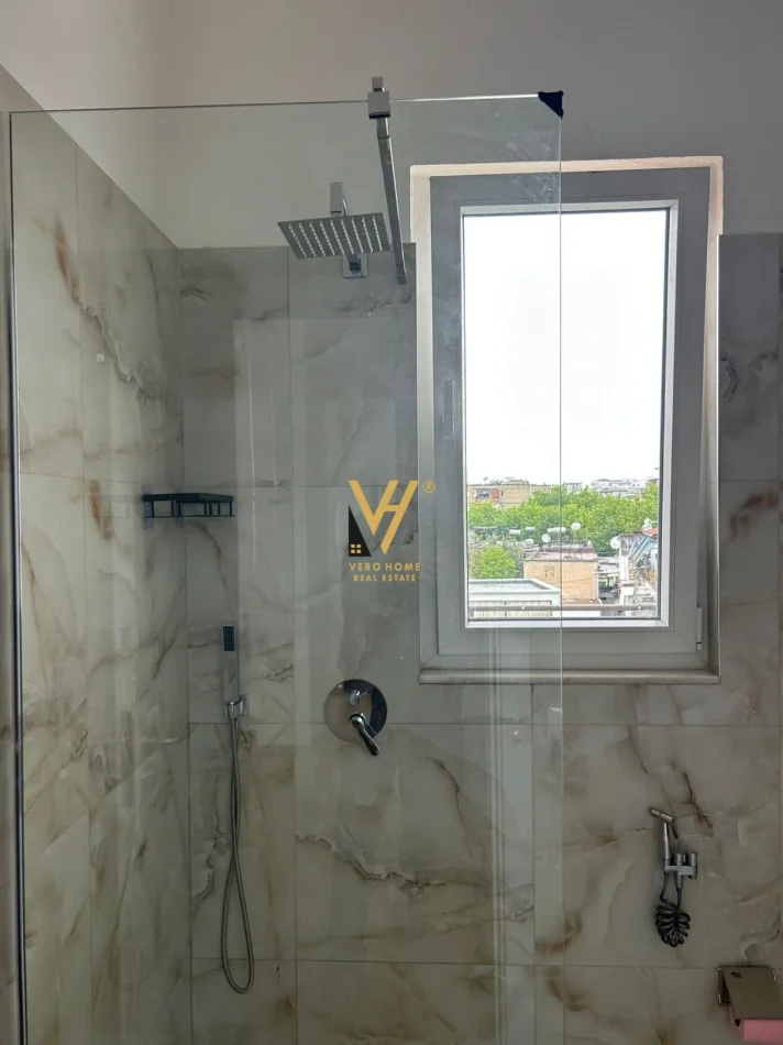 Tirane, jepet me qera apartament 1+1+Ballkon Kati 3, 50 m² 470 € (ALI DEMI)
