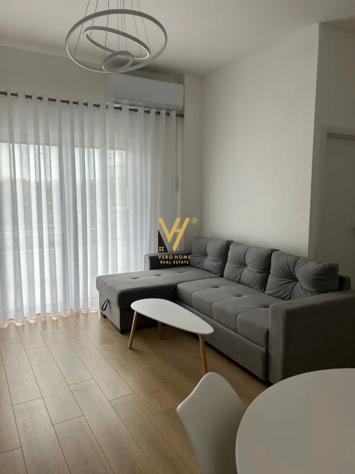 Tirane, jepet me qera apartament 1+1+Ballkon Kati 3, 50 m² 470 € (ALI DEMI)
