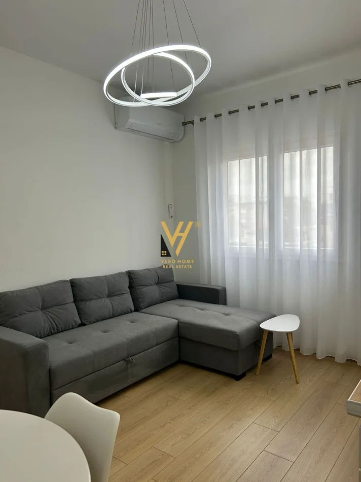 Tirane, jepet me qera apartament 1+1+Ballkon Kati 3, 50 m² 420 € (ALI DEMI)
