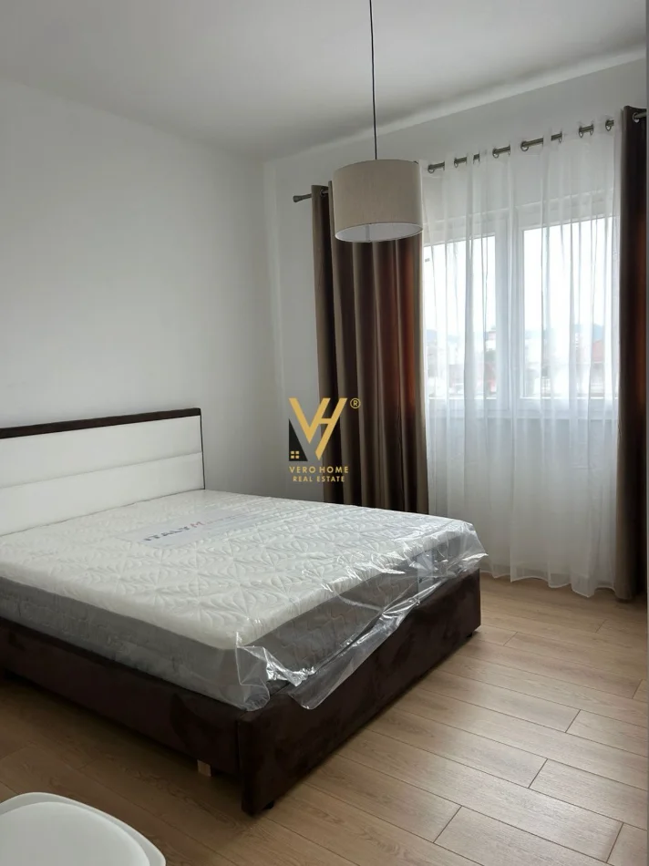 Tirane, jepet me qera apartament 1+1+Ballkon Kati 3, 50 m² 420 € (ALI DEMI)