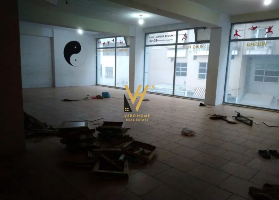 Tirane, jepet me qera ambjent biznesi Kati 2, 150 m² 720 € (ASTIR)