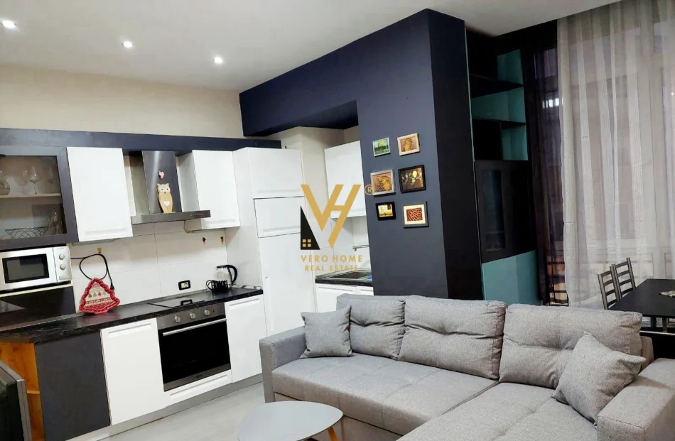 Tirane, jepet me qera apartament 1+1+Ballkon Kati 1, 60 m² 600 € (LICEU ARTISTIK)