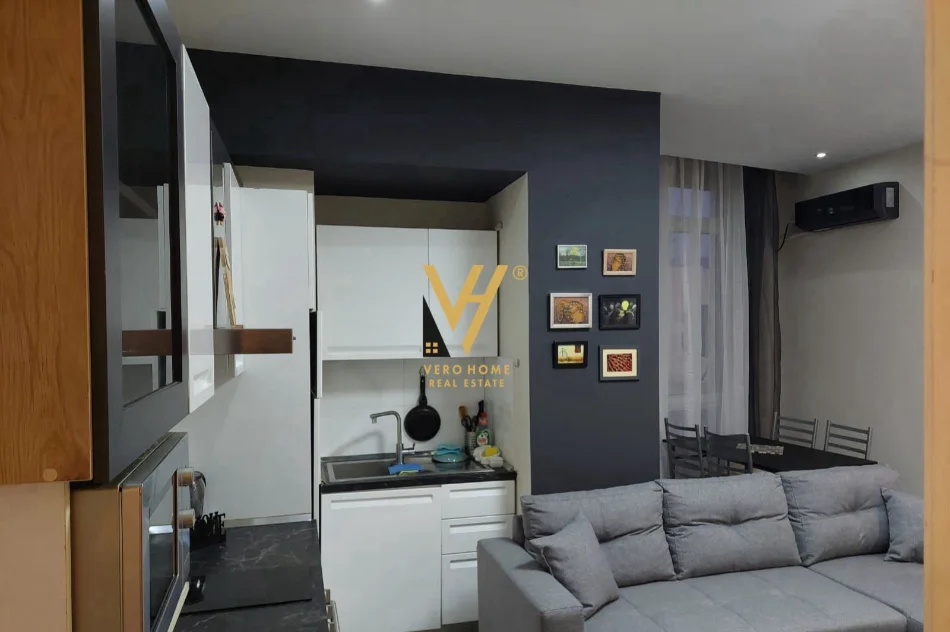 Tirane, jepet me qera apartament 1+1+Ballkon Kati 1, 60 m² 600 € (LICEU ARTISTIK)