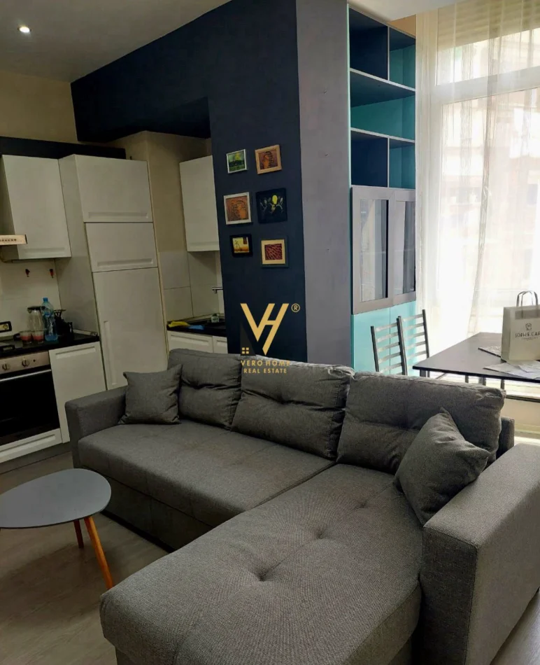 Tirane, jepet me qera apartament 1+1+Ballkon Kati 1, 60 m² 600 € (LICEU ARTISTIK)