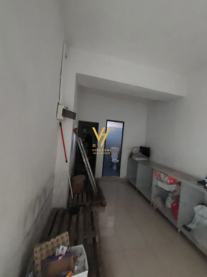 Tirane, jepet me qera dyqan Kati 0, 60 m² 1.850 € (SELITE)
