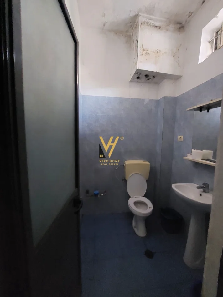 Tirane, jepet me qera dyqan Kati 0, 60 m² 1.850 € (SELITE)