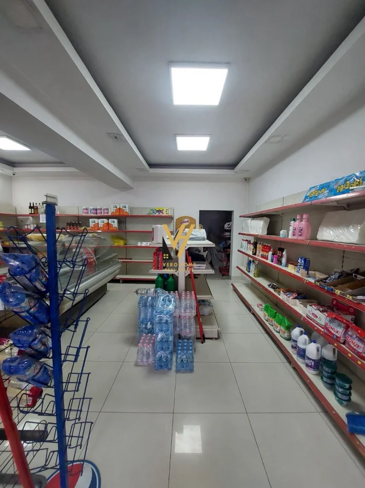 Tirane, jepet me qera dyqan Kati 0, 60 m² 1.850 € (SELITE)