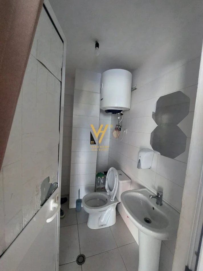 Tirane, jepet me qera dyqan Kati 0, 86 m² 1.550 € (YZBERISHT)