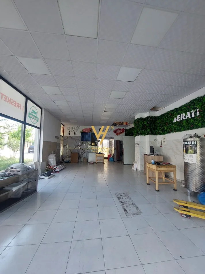 Tirane, jepet me qera dyqan Kati 0, 86 m² 1.550 € (YZBERISHT)