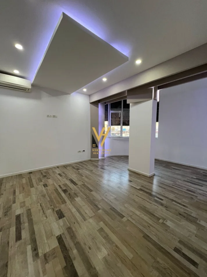 Tirane, jepet me qera zyre Kati 4, 110 m² 1.460 € (SHESHI WILLSON)