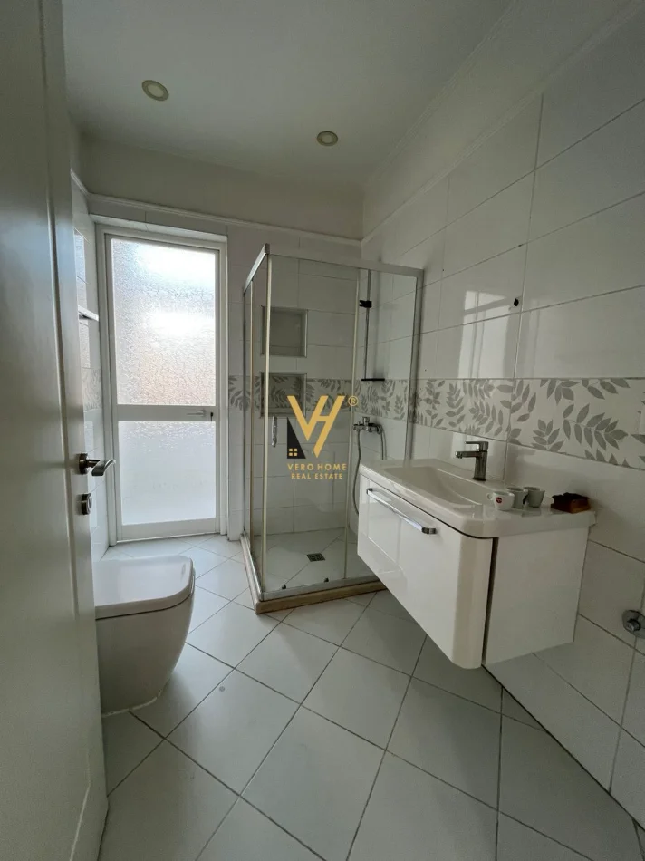Tirane, jepet me qera zyre Kati 4, 110 m² 1.460 € (SHESHI WILLSON)