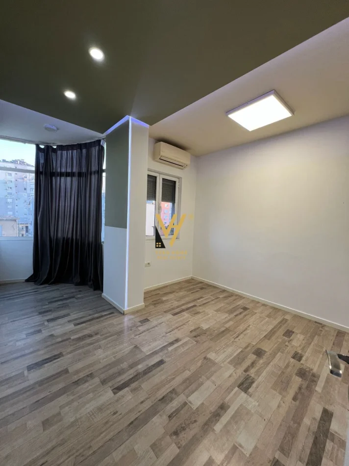 Tirane, jepet me qera zyre Kati 4, 110 m² 1.460 € (SHESHI WILLSON)