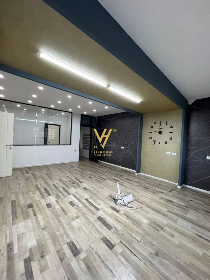 Tirane, jepet me qera zyre Kati 4, 110 m² 1.460 € (SHESHI WILLSON)