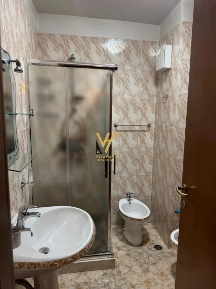 Tirane, jepet me qera apartament 1+1+Ballkon Kati 8, 65 m² 620 € (SHESHI WILLSON)