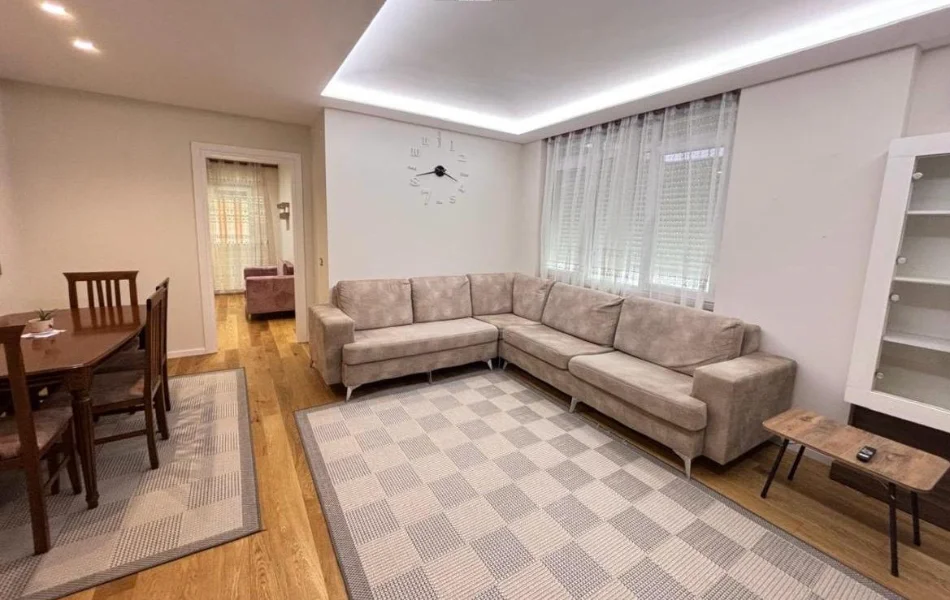 Tirane, jepet me qera apartament 3+1 Kati 4, 100 m² 85.000 LEKE (RRUGA DERVISH HEKALI, PRANE SHKOLLES SE KUQE)