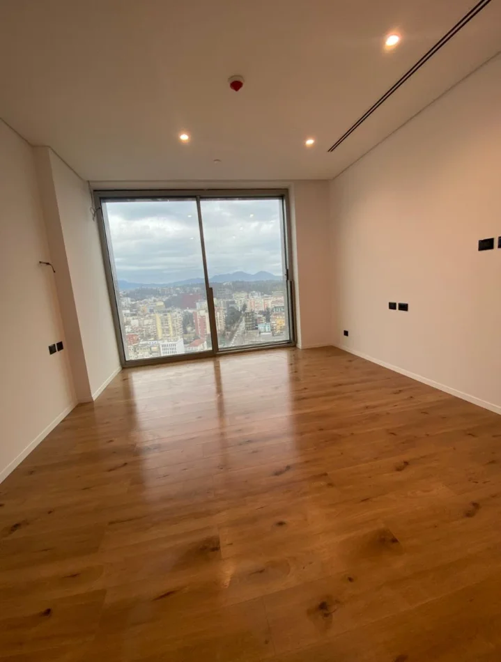 Tirane, jepet me qera ambjent biznesi Kati 20, 147 m² 2.500 € (Downtown One)