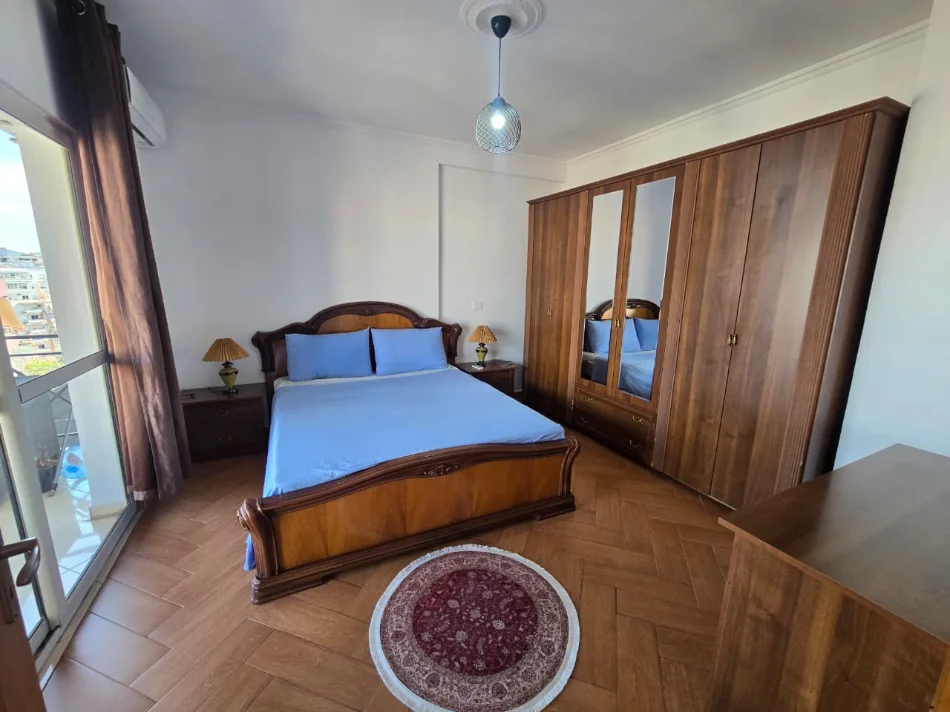 Tirane, jepet me qera apartament 2+1 Kati 9, 111 m² 650 € (RRUGA E BARRIKADAVE)