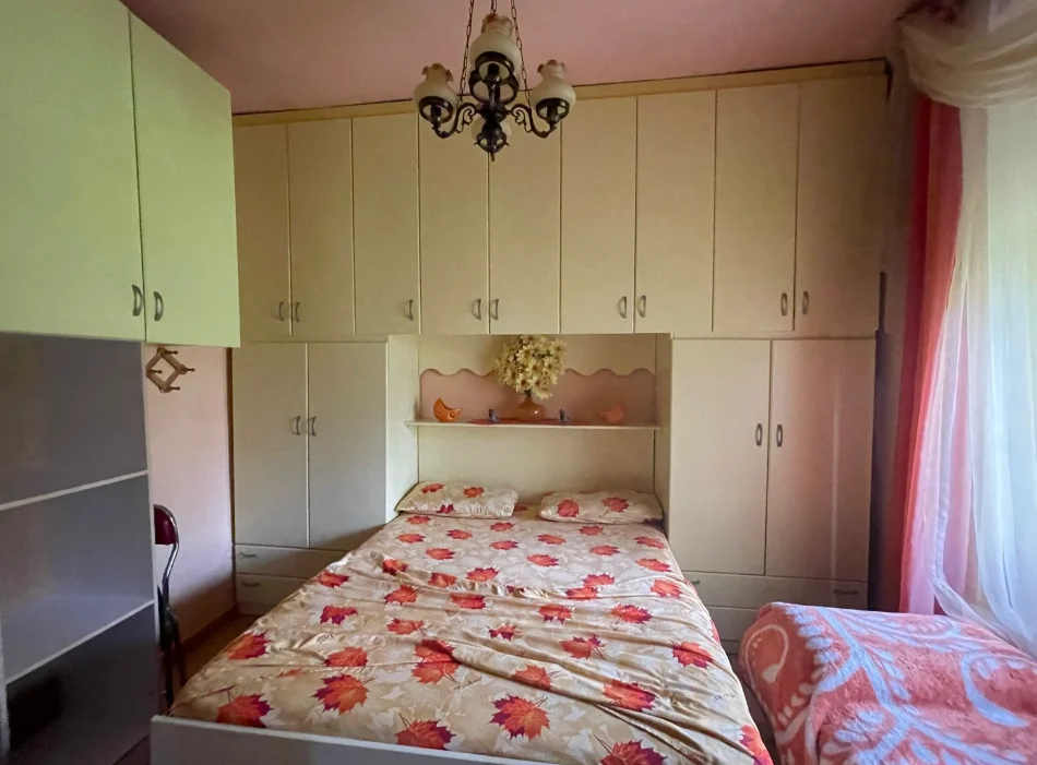 Tirane, jepet me qera apartament 1+1 Kati 4, 45 m² 
