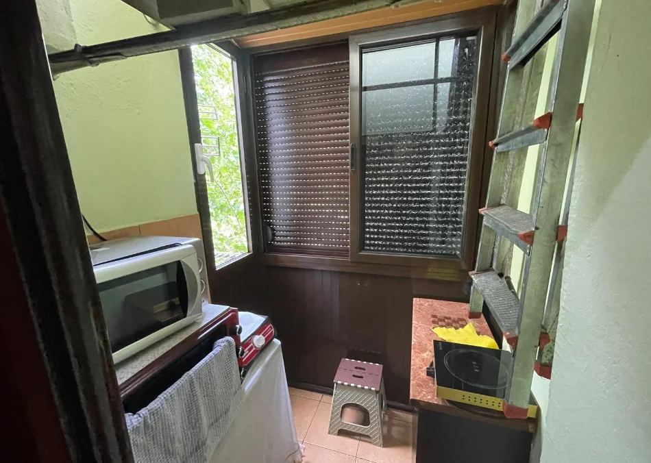 Tirane, jepet me qera apartament 1+1 Kati 4, 45 m² 