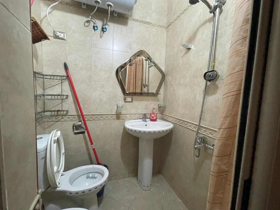 Tirane, jepet me qera apartament 1+1 Kati 4, 45 m² 
