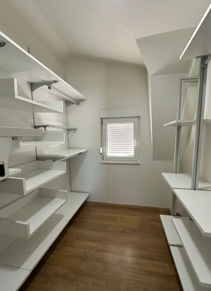 Tirane, jepet me qera Vile 4+1 , 200 m² 250.000 € (teg)