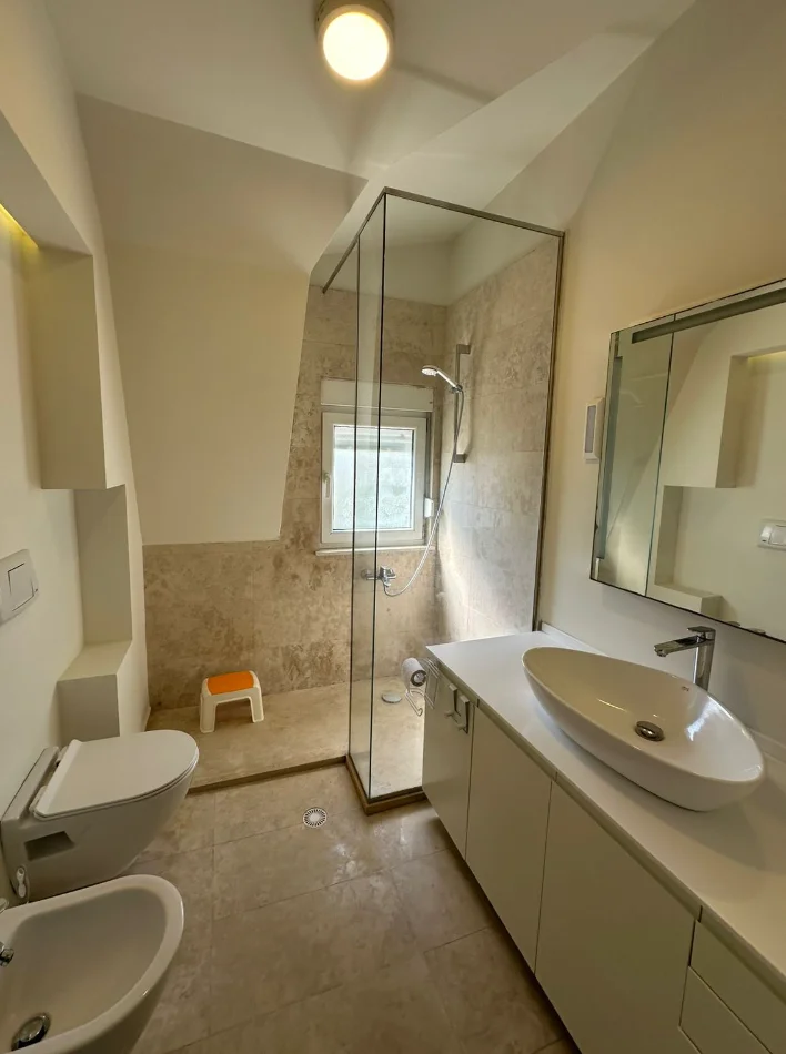 Tirane, jepet me qera Vile 4+1 , 200 m² 250.000 € (teg)