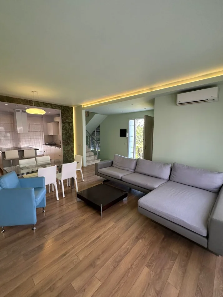 Tirane, jepet me qera Vile 4+1 , 200 m² 250.000 € (teg)