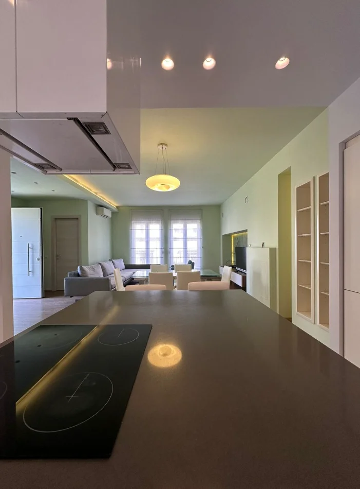 Tirane, jepet me qera Vile 4+1 , 200 m² 250.000 € (teg)