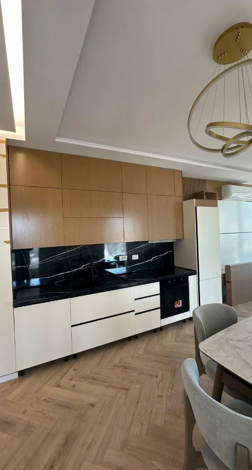 Tirane, jepet me qera apartament 2+1+Ballkon Kati 11, 110 m² 1.250 € (Mine peza)