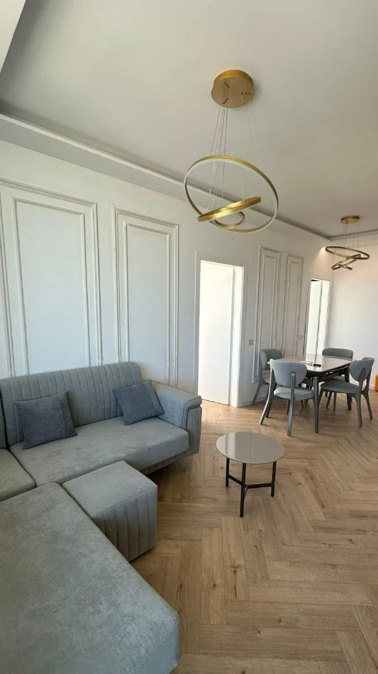 Tirane, jepet me qera apartament 2+1+Ballkon Kati 11, 110 m² 1.250 € (Mine peza)