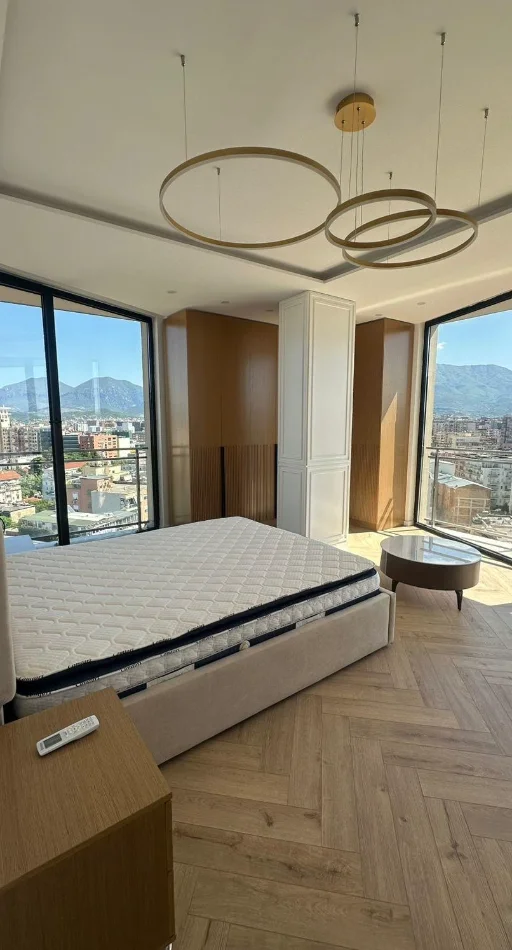 Tirane, jepet me qera apartament 2+1+Ballkon Kati 11, 110 m² 1.250 € (Mine peza)