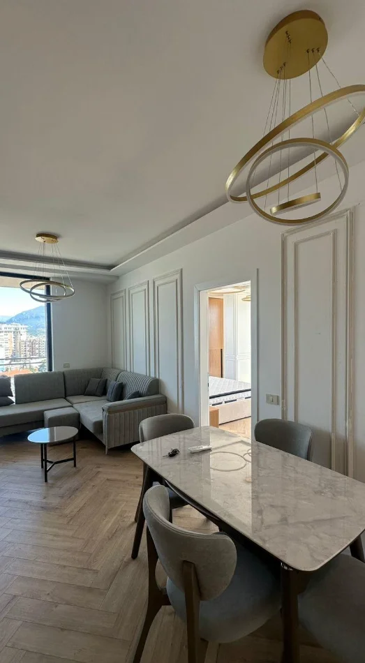 Tirane, jepet me qera apartament 2+1+Ballkon Kati 11, 110 m² 1.250 € (Mine peza)