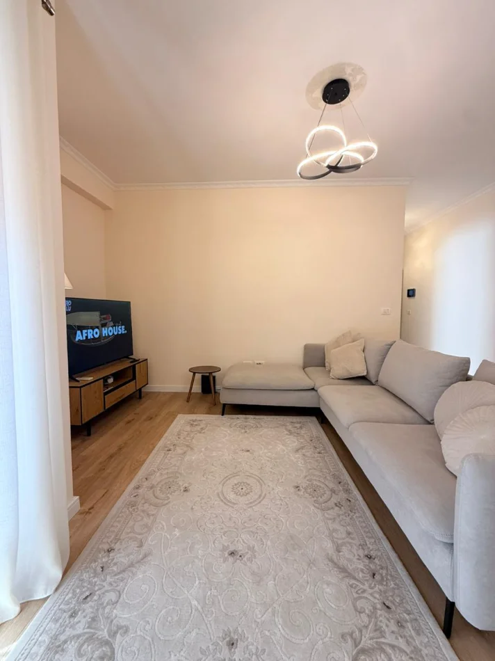 Tirane, jepet me qera apartament 2+1 Kati 7, 119 m² 1.000 € (rruga kavajes)