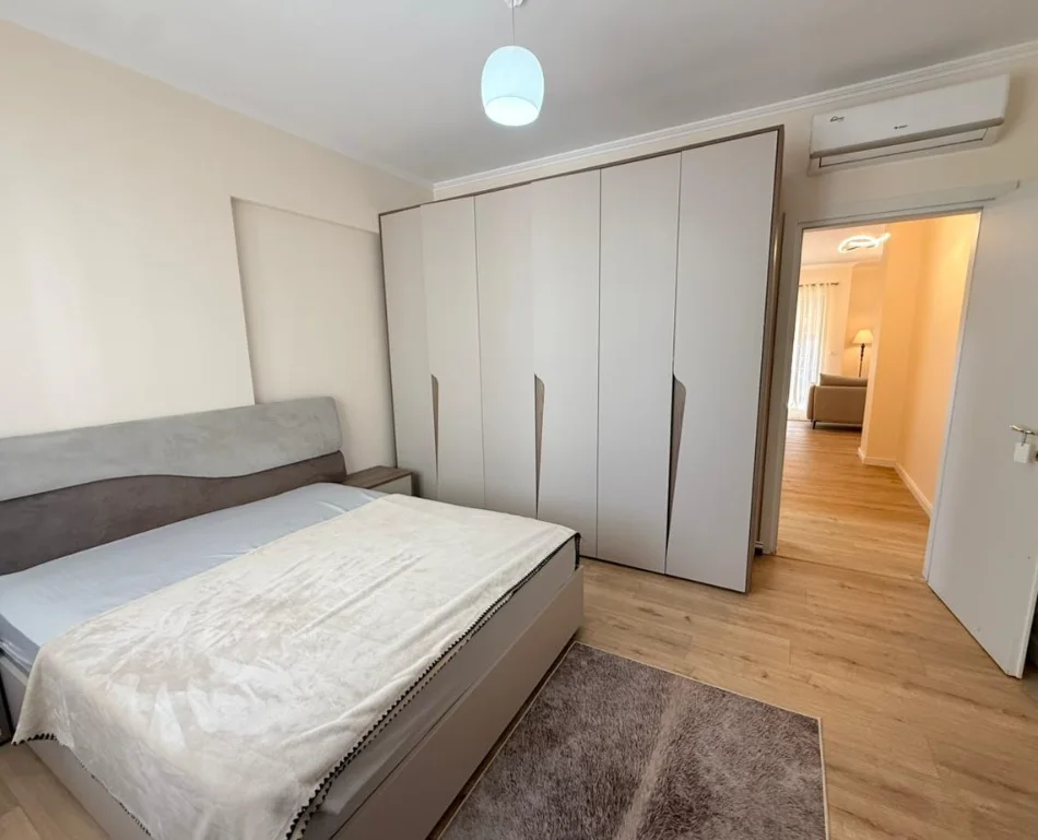 Tirane, jepet me qera apartament 2+1 Kati 7, 119 m² 1.000 € (rruga kavajes)