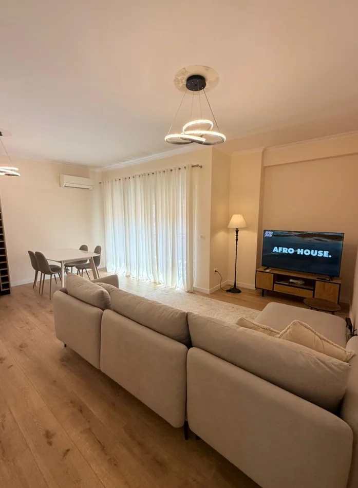 Tirane, jepet me qera apartament 2+1 Kati 7, 119 m² 1.000 € (rruga kavajes)