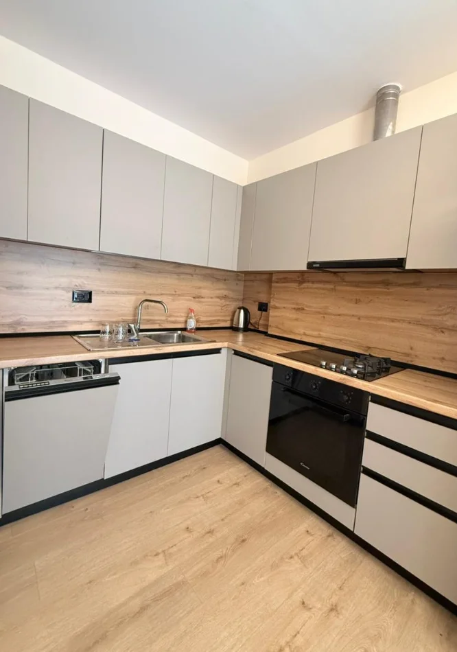 Tirane, jepet me qera apartament 2+1 Kati 7, 119 m² 1.000 € (rruga kavajes)