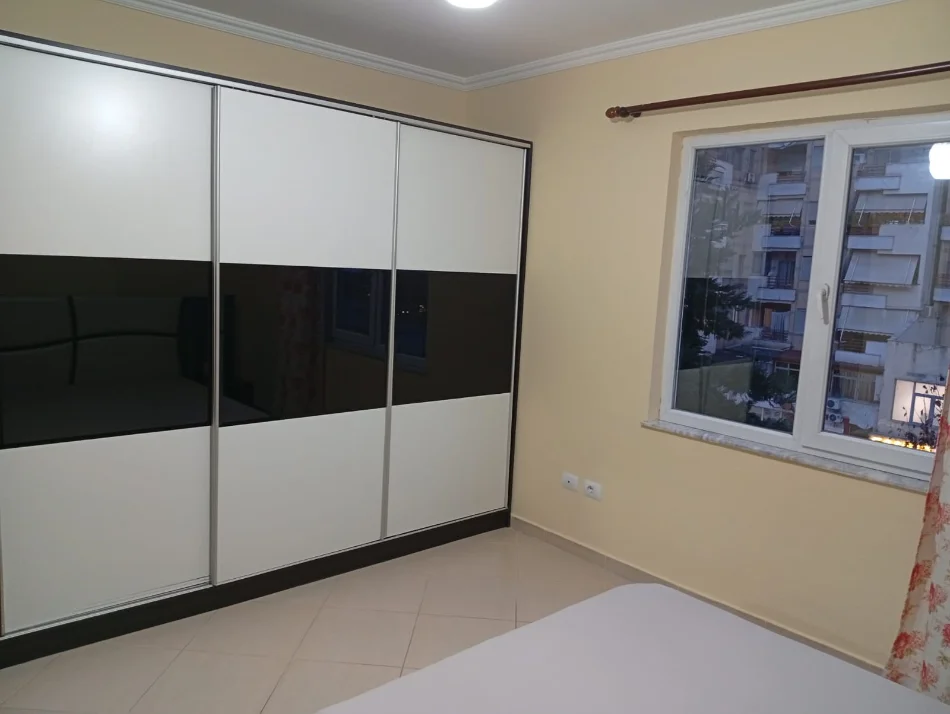 Tirane, jepet me qera apartament 2+1+Ballkon Kati 3, 102 m² 500 € (Astir, pranë Bar Artist)