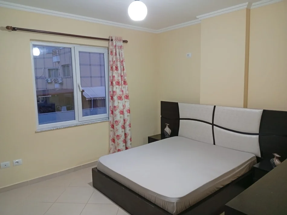 Tirane, jepet me qera apartament 2+1+Ballkon Kati 3, 102 m² 500 € (Astir, pranë Bar Artist)