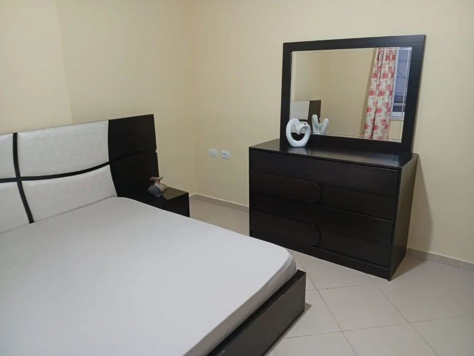 Tirane, jepet me qera apartament 2+1+Ballkon Kati 3, 102 m² 500 € (Astir, pranë Bar Artist)