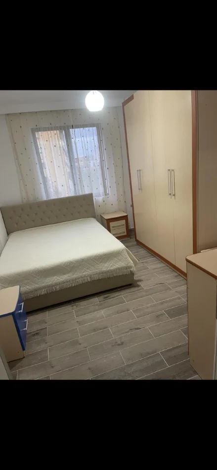 Tirane, jepet me qera apartament 2+1 Kati 4, 650 € (Ish Fusha Aviacionit)