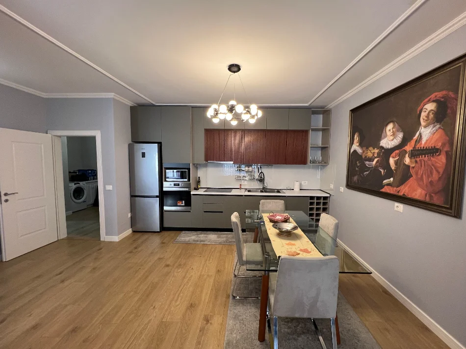 Tirane, jepet me qera apartament 2+1 Kati 4, 130 m² 