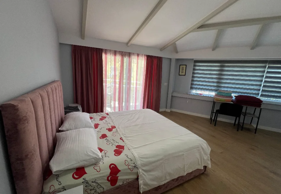 Tirane, jepet me qera apartament 2+1 Kati 4, 130 m² 