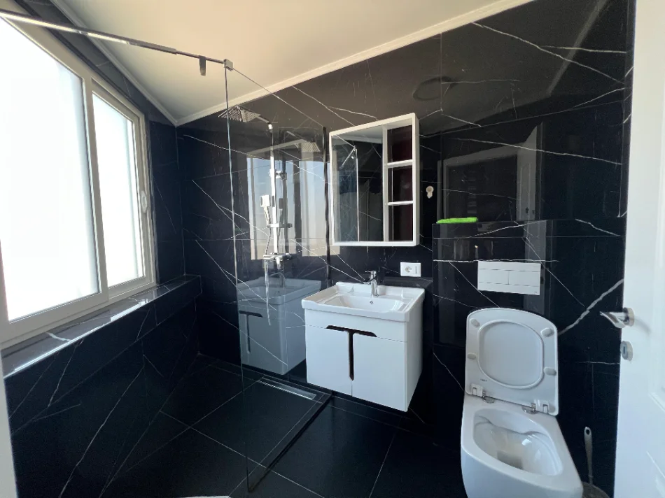Tirane, jepet me qera apartament 2+1 Kati 4, 130 m² 