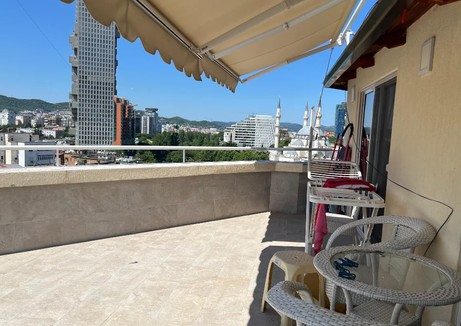 Tirane, jepet me qera apartament 2+1 Kati 4, 130 m² 