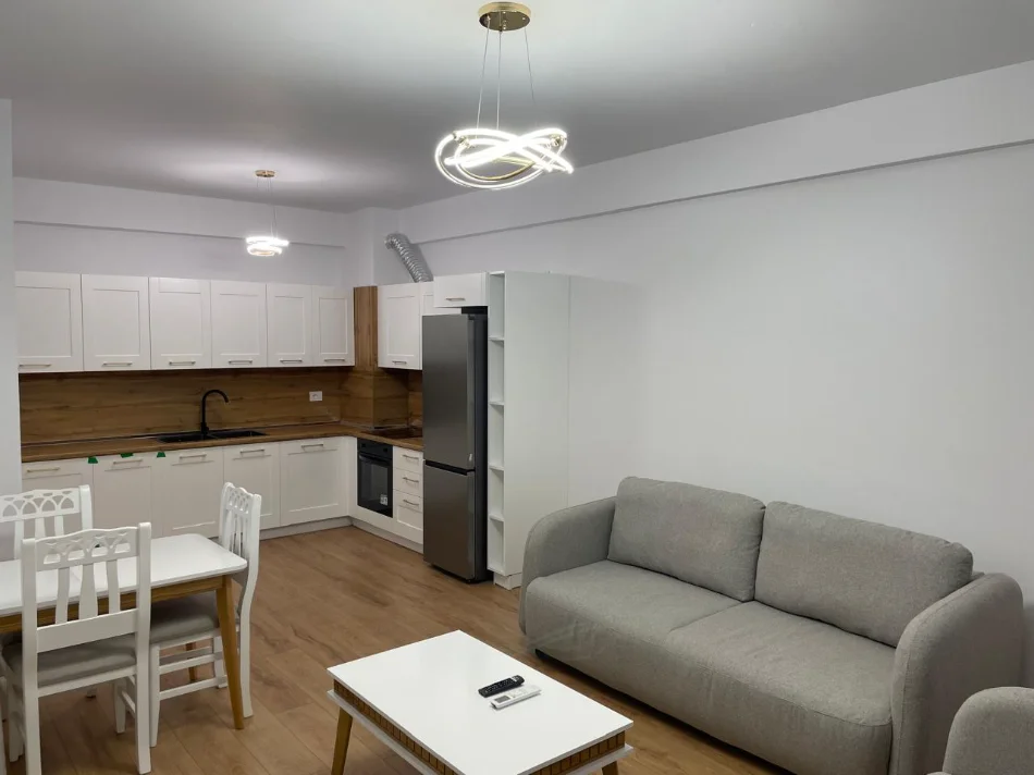 Tirane, jepet me qera apartament 1+1 Kati 5, 55 m² 450 € (Astir)