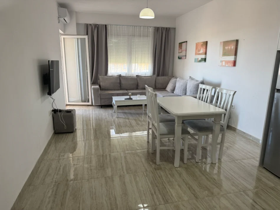 Tirane, jepet me qera apartament 1+1 Kati 5, 70 m² 400 € (Kamez Prane rrethit te Ullirit)