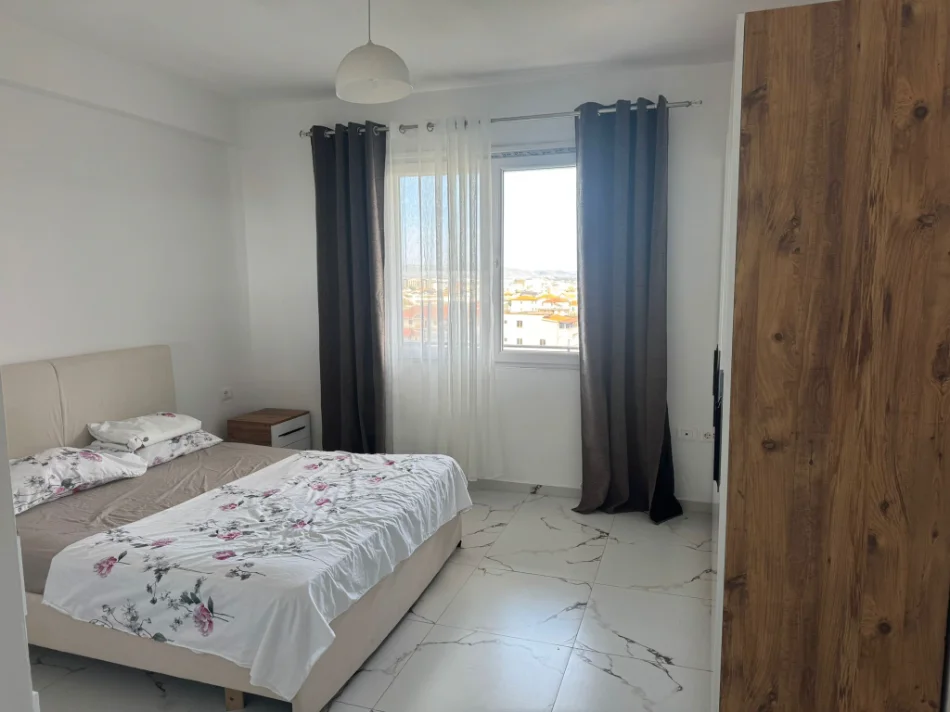 Tirane, jepet me qera apartament 1+1 Kati 5, 70 m² 400 € (Kamez Prane rrethit te Ullirit)